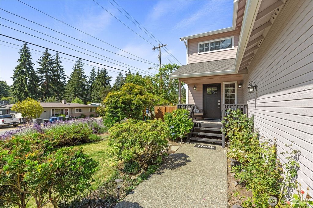Photo of 16267 16th Avenue SW, Burien, WA 98166 (MLS # 2430330)