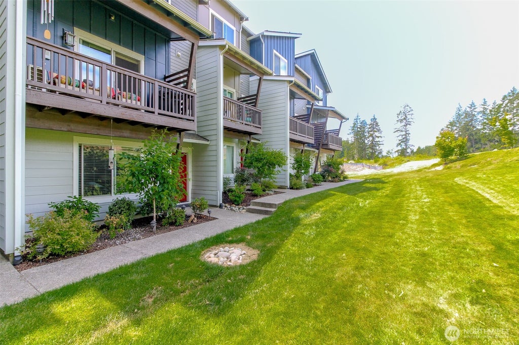 Photo of 17531 110th Avenue E #D, Puyallup, WA 98374 (MLS # 2536059)
