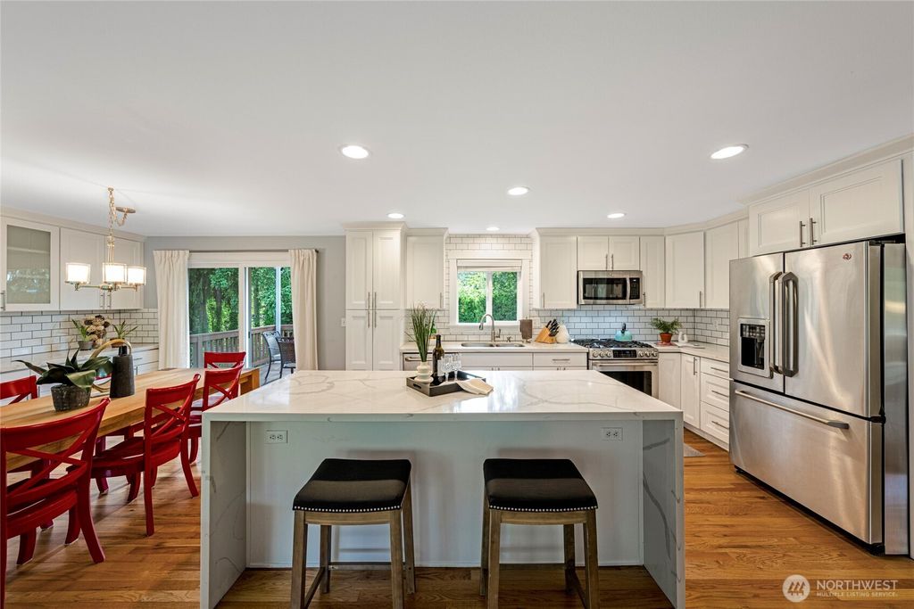 Photo of 3401 79th Avenue SE, Mercer Island, WA 98040 (MLS # 2537409)