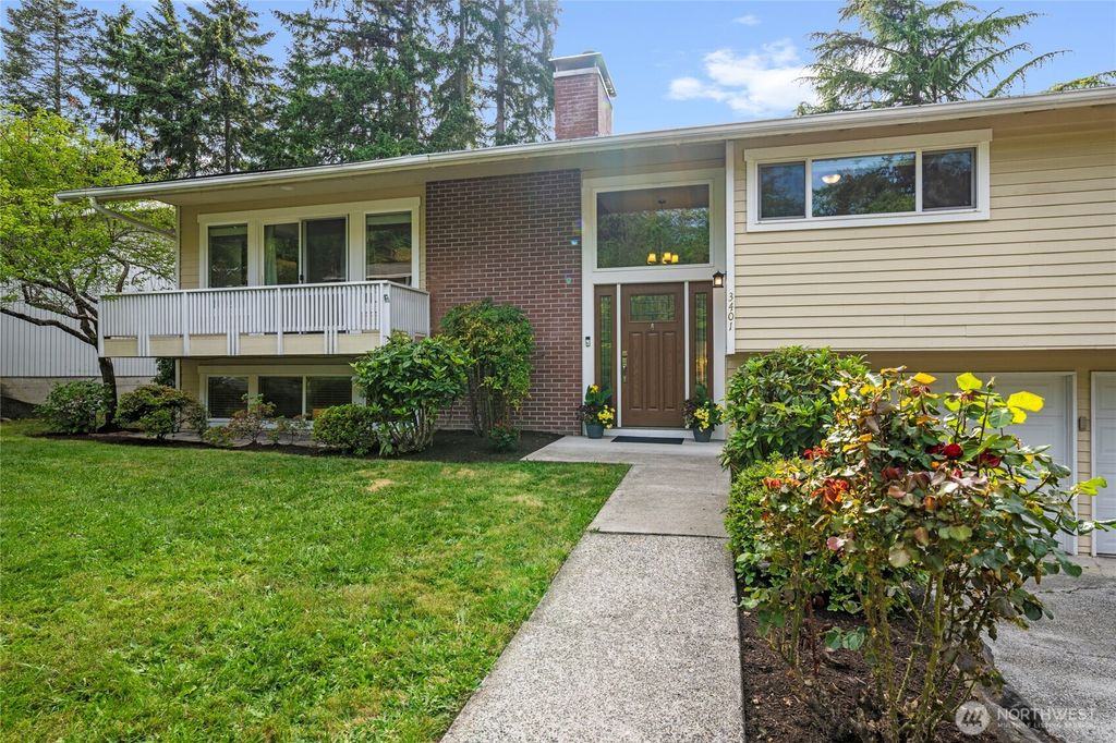 Photo of 3401 79th Avenue SE, Mercer Island, WA 98040 (MLS # 2537409)