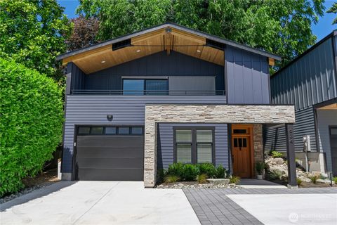 Photo of 634 11th Avenue, Kirkland, WA 98033 (MLS # 2542159)