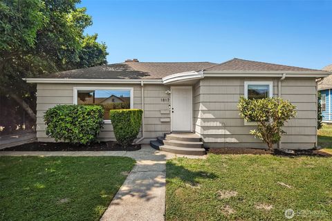 Photo of 1817 S 3rd Street, Mount Vernon, WA 98273 (MLS # 2425646)