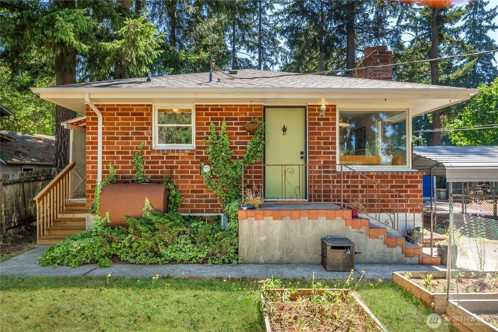 Photo of 18824 Fremont Avenue N, Shoreline, WA 98133 (MLS # 2409042)