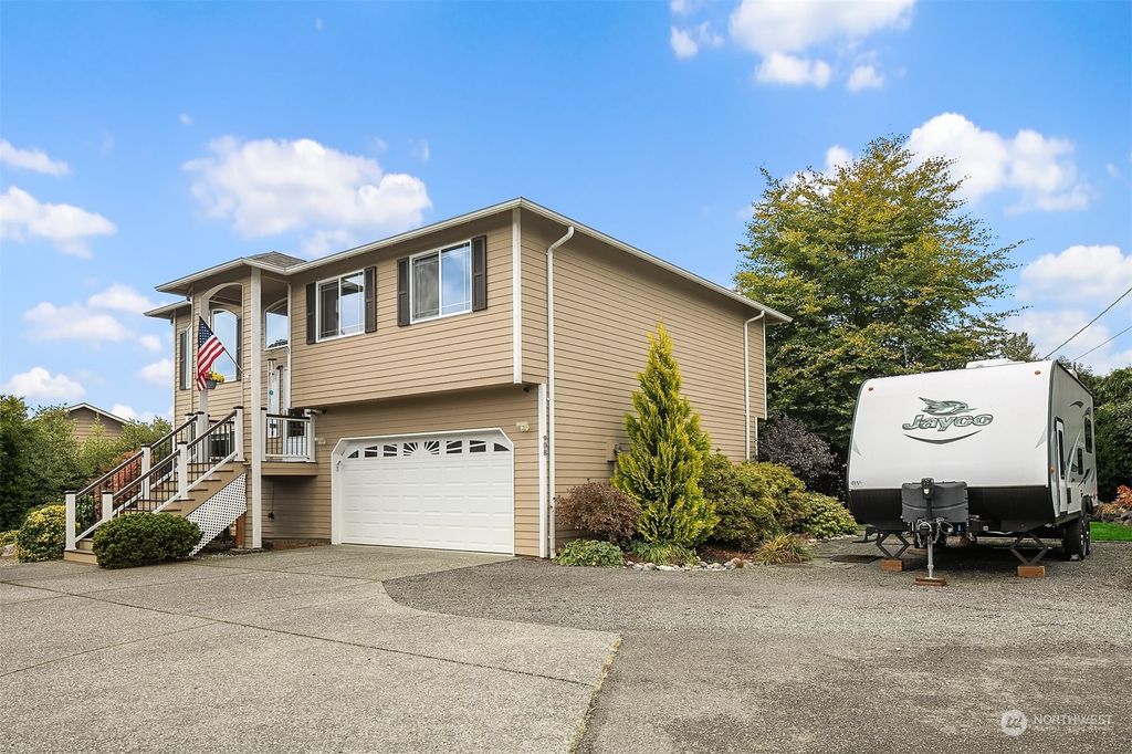 Photo of 908 21st Place, Snohomish, WA 98290 (MLS # 2158253)