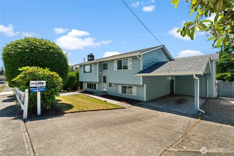 Photo of 502 Kincaid Avenue, Sumner, WA 98390 (MLS # 2542931)