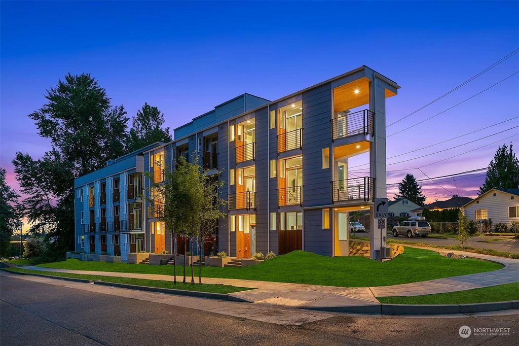 Photo of 9352 Sturtevant Avenue S, Seattle, WA 98118 (MLS # 2004363)