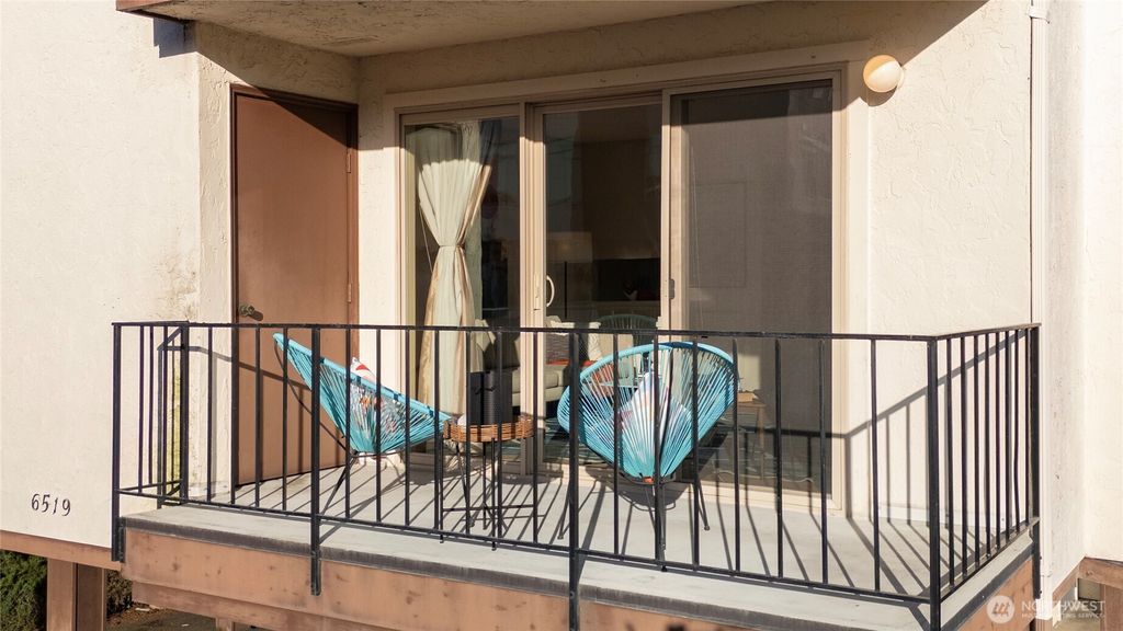 Photo of 6519 35th Avenue NE #202, Seattle, WA 98115 (MLS # 2338828)