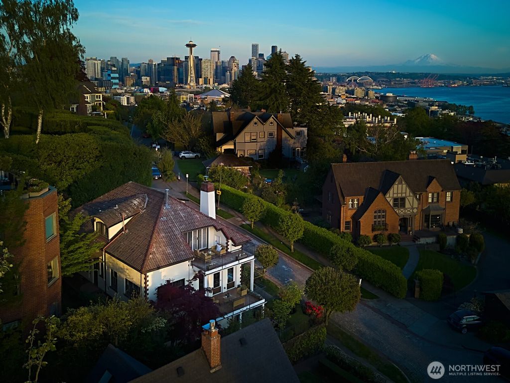 Photo of 700 W Prospect Street, Seattle, WA 98119 (MLS # 2522925)