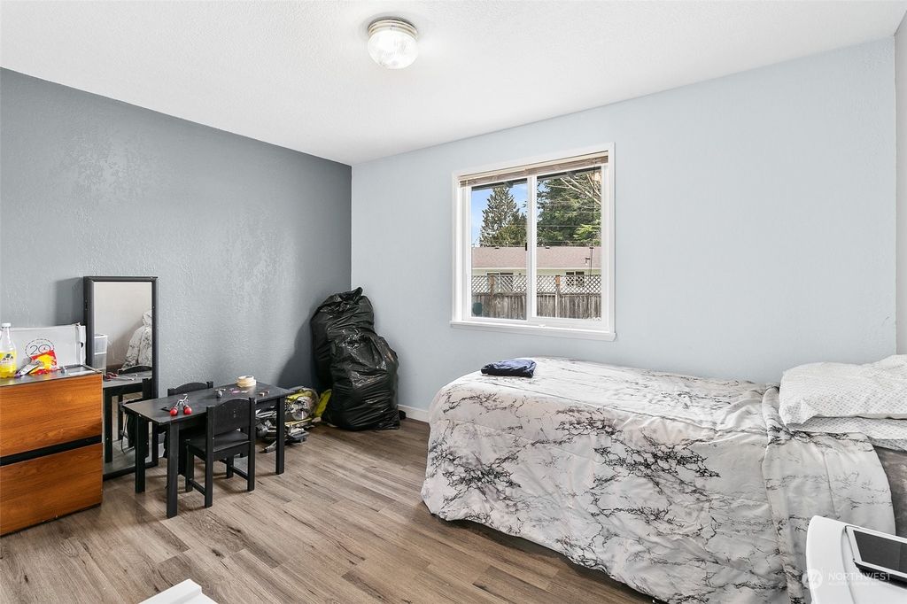 Photo of 31438 8th Avenue SW, Federal Way, WA 98023 (MLS # 2050365)