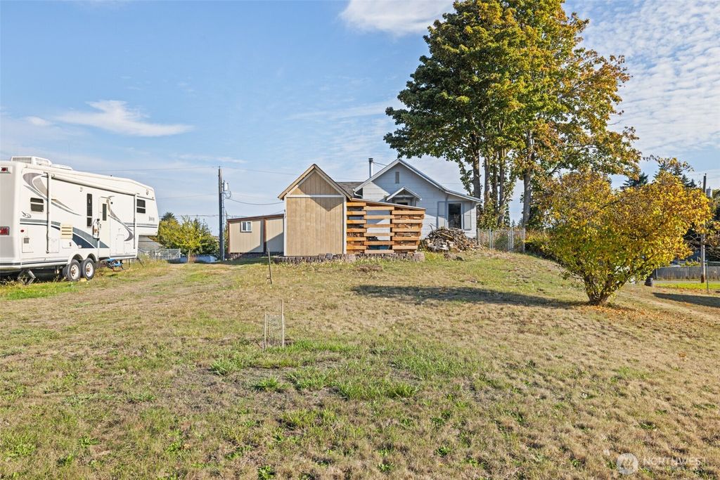 Photo of 817 W 13th Street, Port Angeles, WA 98363 (MLS # 2443613)
