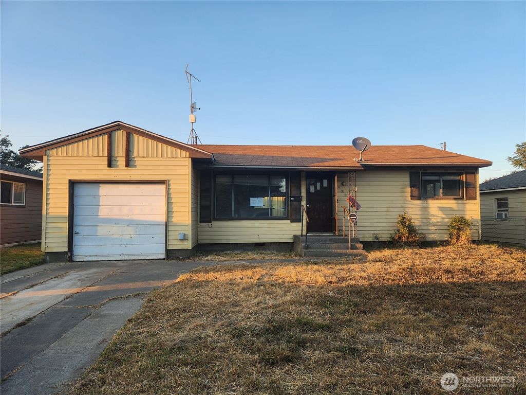 Photo of 111 K Street SW, Quincy, WA 98848 (MLS # 2447957)