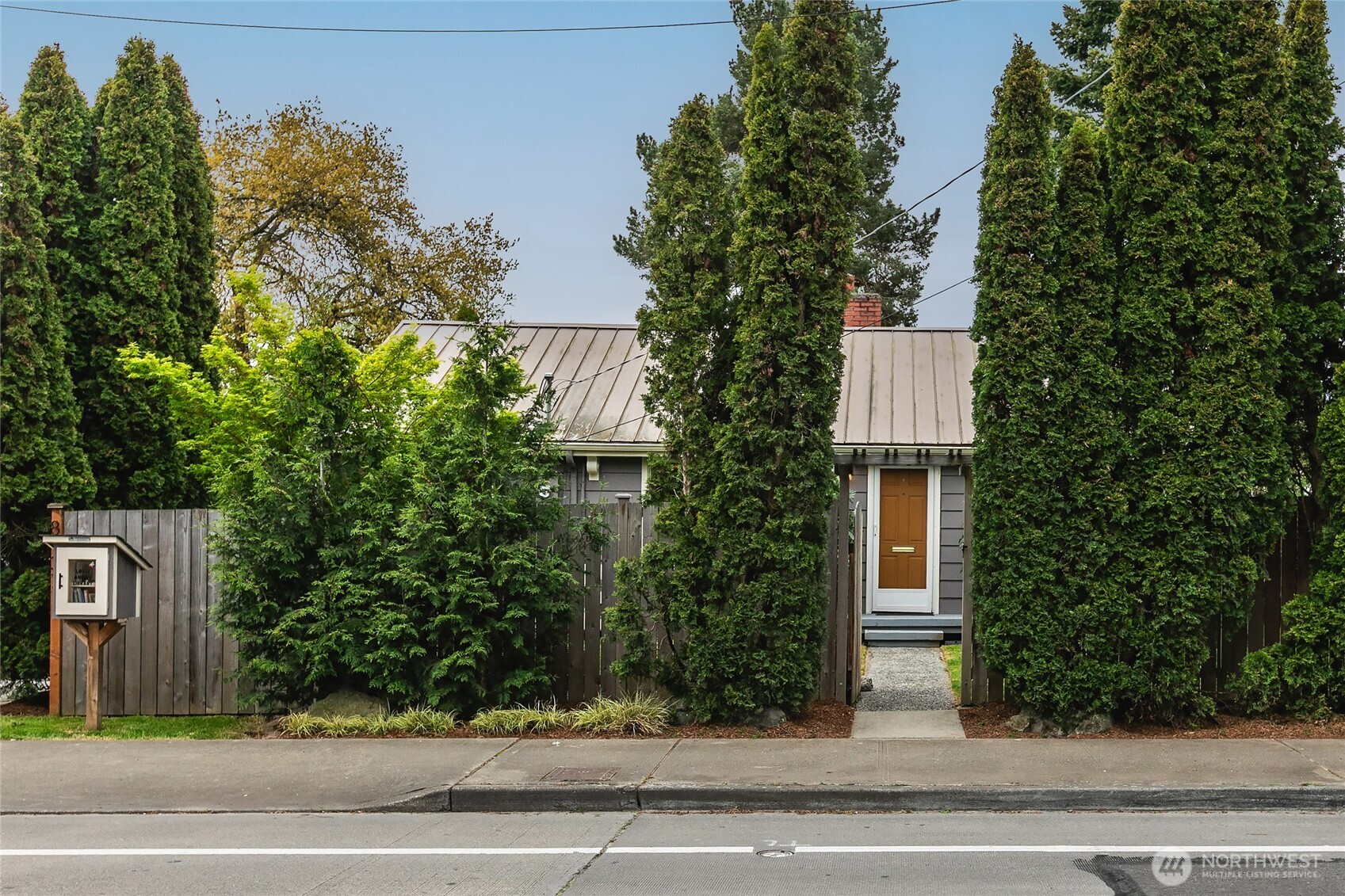 8437 Seward Park Avenue S