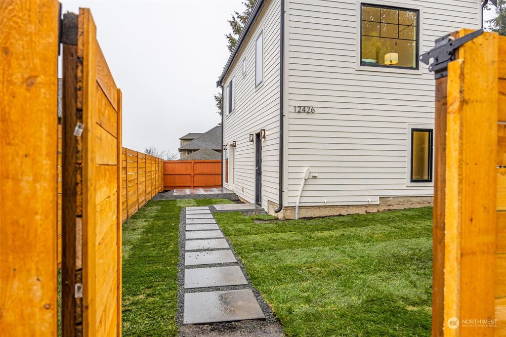 Photo of 12426 17th Avenue NE, Seattle, WA 98125 (MLS # 2037547)
