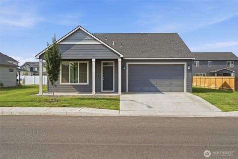 Photo of 403 Emerald Avenue, Grandview, WA 98930 (MLS # 2558887)