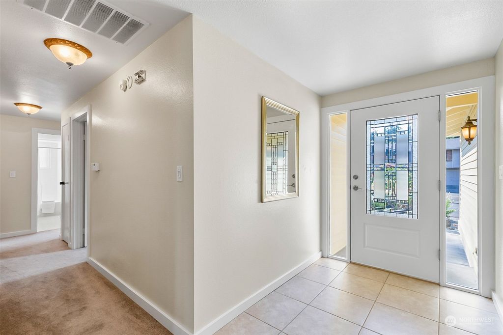 Photo of 14236 94th Avenue NE, Kirkland, WA 98034 (MLS # 2275730)