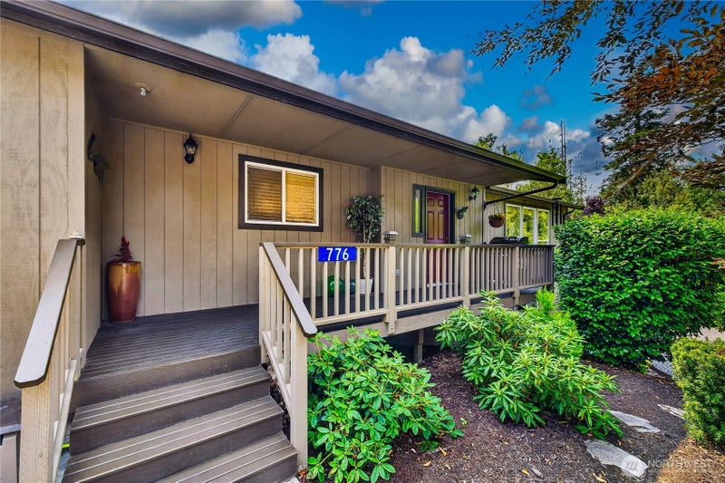 776 shelter bay Drive