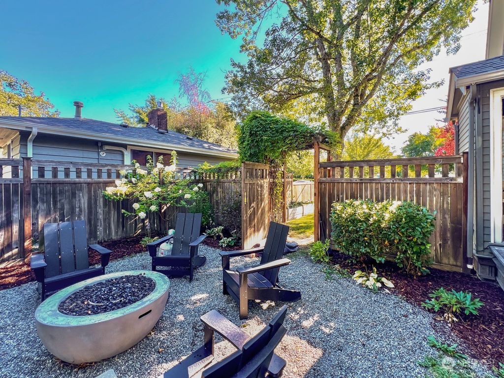 Photo of 7876 Maple Avenue SE, Snoqualmie, WA 98065 (MLS # 2272940)