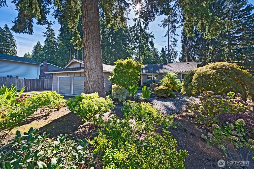 Photo of 15047 12th Street NE, Bellevue, WA 98007 (MLS # 2433404)