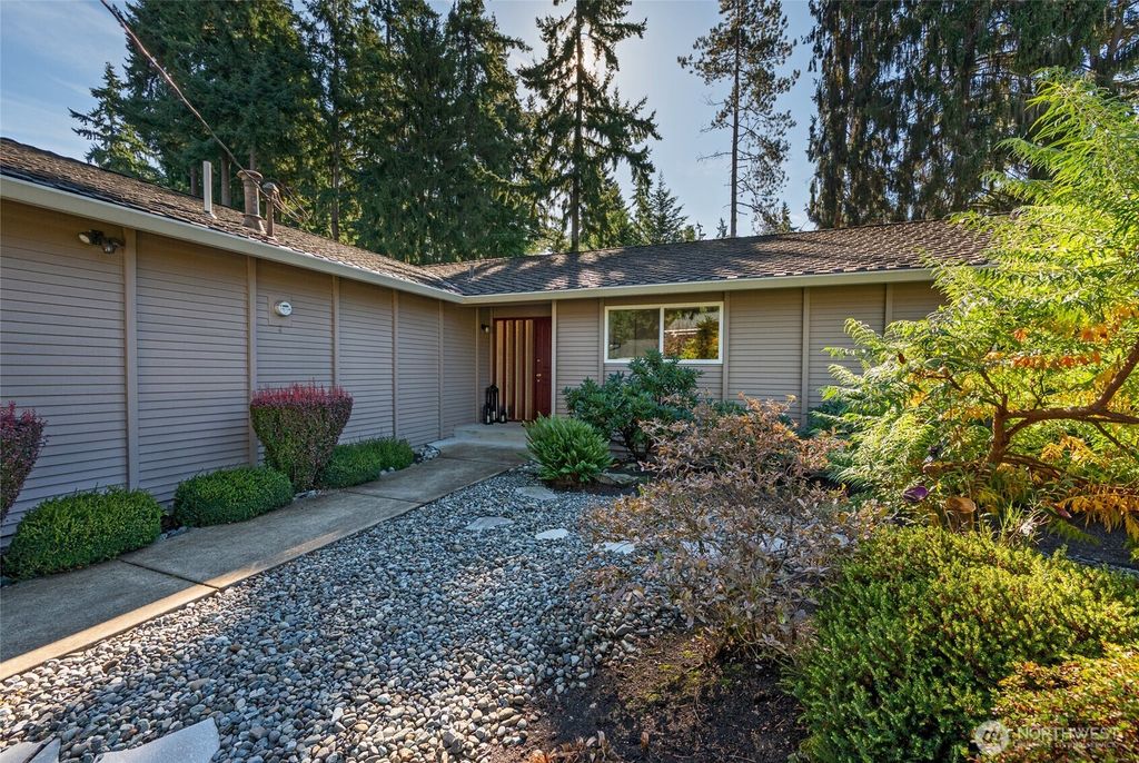 Photo of 15047 12th Street NE, Bellevue, WA 98007 (MLS # 2433404)