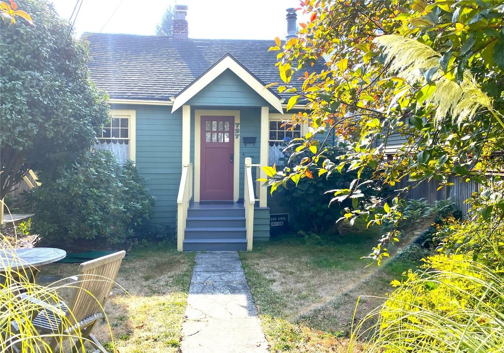 Photo of 727 N 74th Street, Seattle, WA 98103 (MLS # 2183194)