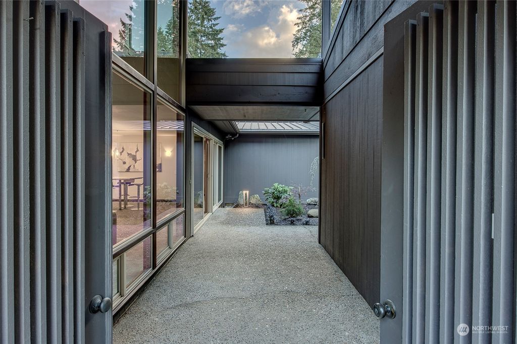 Photo of 13211 NE 54th Place, Bellevue, WA 98005 (MLS # 2305128)