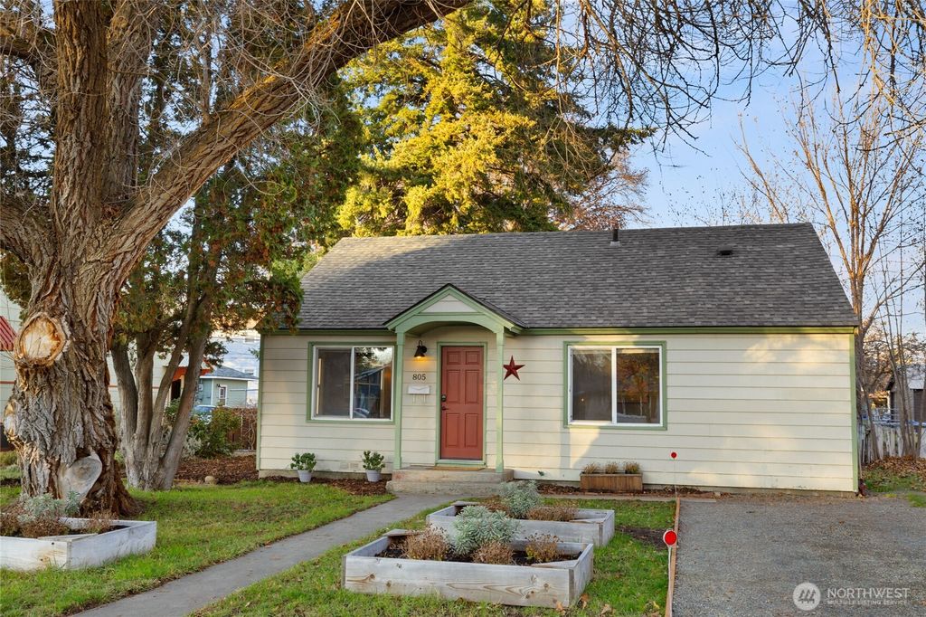 Photo of 805 E 5th Avenue, Ellensburg, WA 98926 (MLS # 2460831)