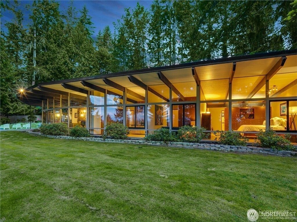 Photo of 5814 189th Avenue SE, Issaquah, WA 98027 (MLS # 2378440)
