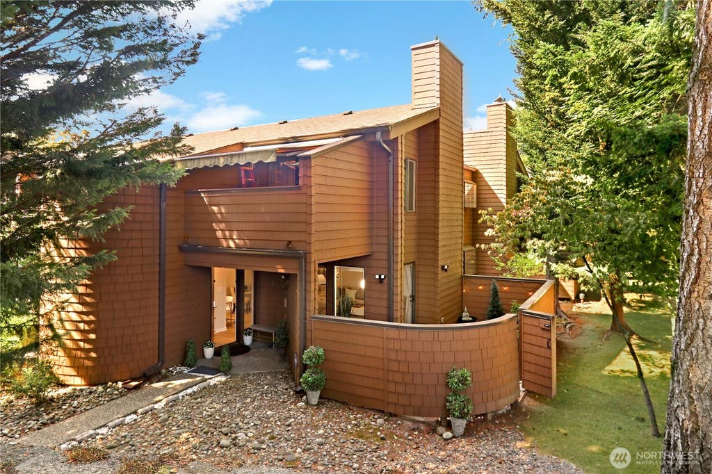 Photo of 11506 NE 128th Street #22, Kirkland, WA 98034 (MLS # 2573168)