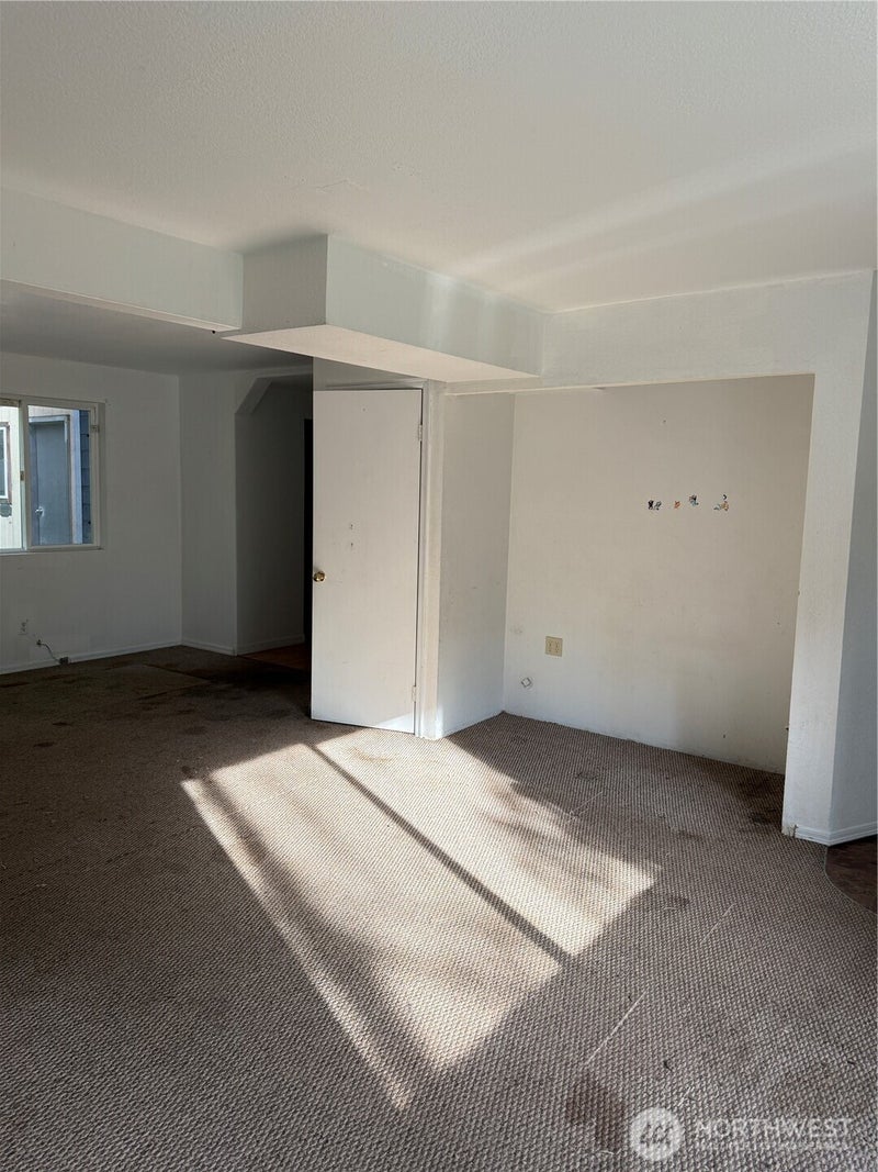 11 NE Skipper Court
