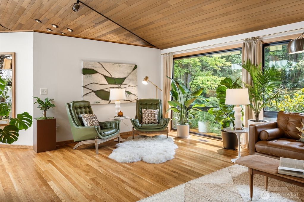 Photo of 4851 88th Place SE, Mercer Island, WA 98040 (MLS # 2488699)