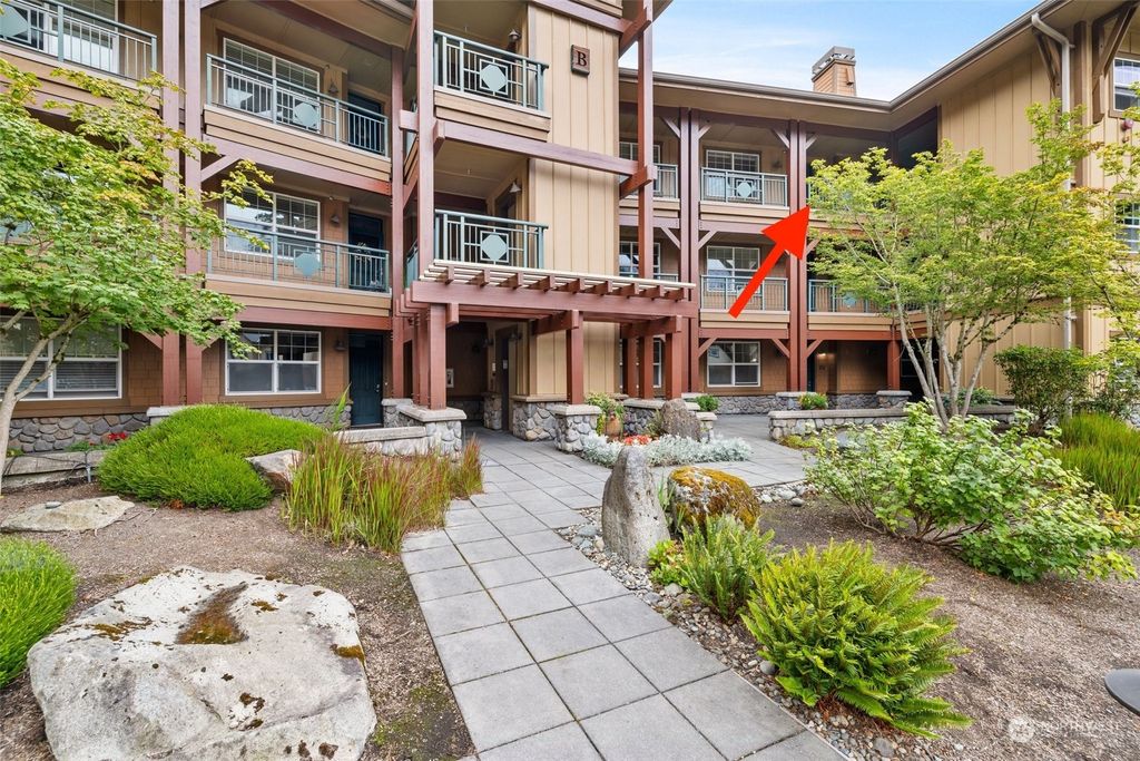 Photo of 1000 SW Cabin Creek Lane #B306, Issaquah, WA 98027 (MLS # 2269785)