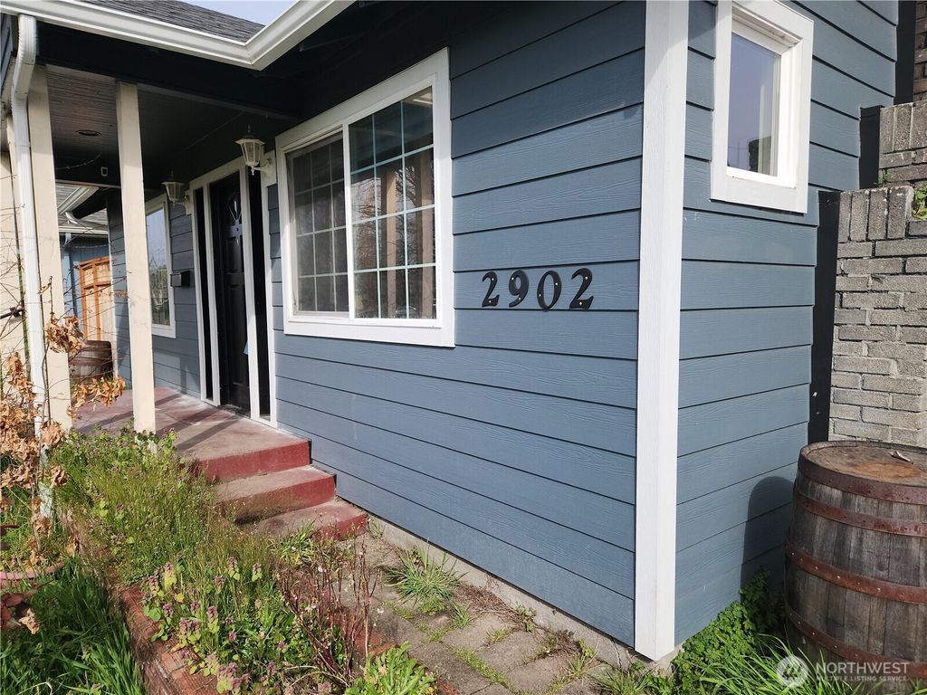 Photo of 2902 Dover Street, Longview, WA 98632 (MLS # 2491189)
