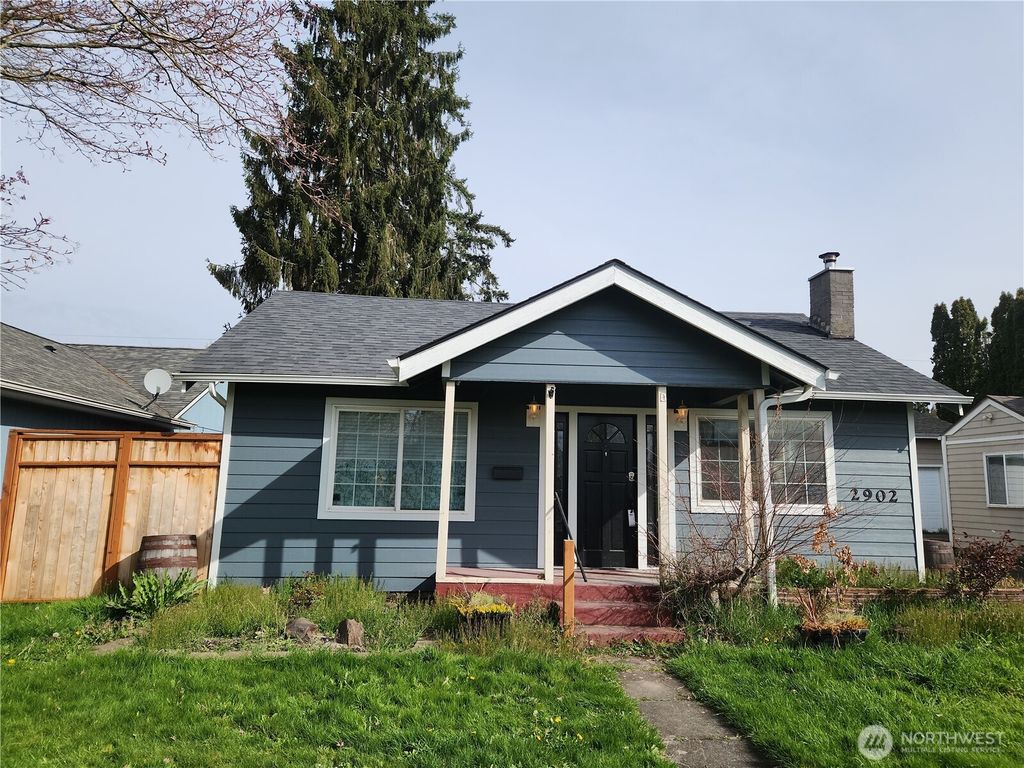 Photo of 2902 Dover Street, Longview, WA 98632 (MLS # 2491189)