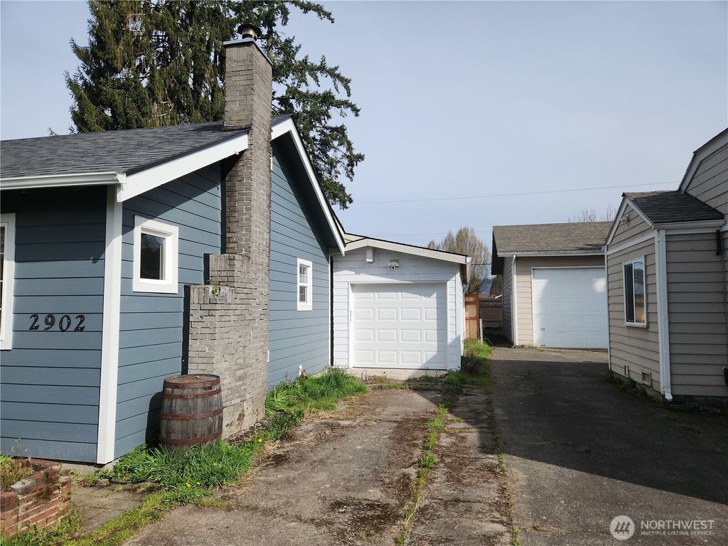 Photo of 2902 Dover Street, Longview, WA 98632 (MLS # 2491189)
