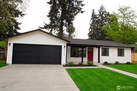 Photo of 32720 30th Avenue SW, Federal Way, WA 98023 (MLS # 2512179)