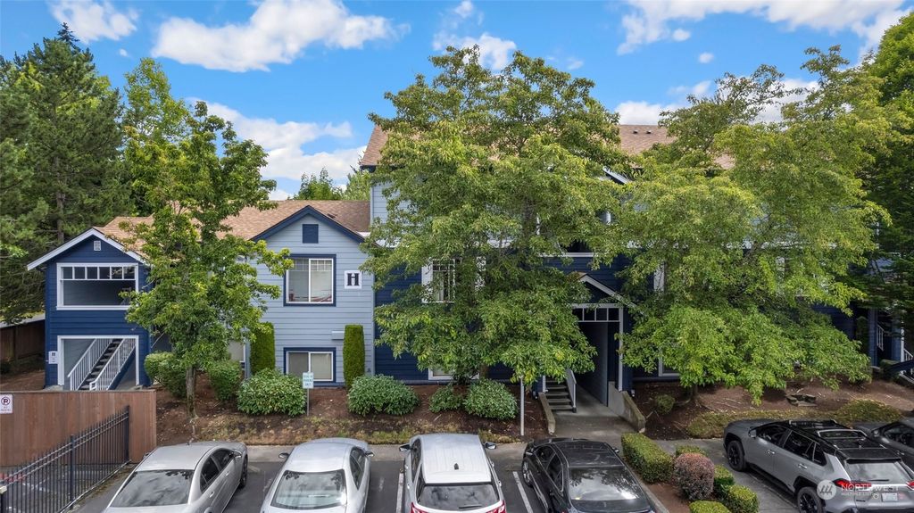 Photo of 10825 SE 200th Street #H302, Kent, WA 98031 (MLS # 2140380)