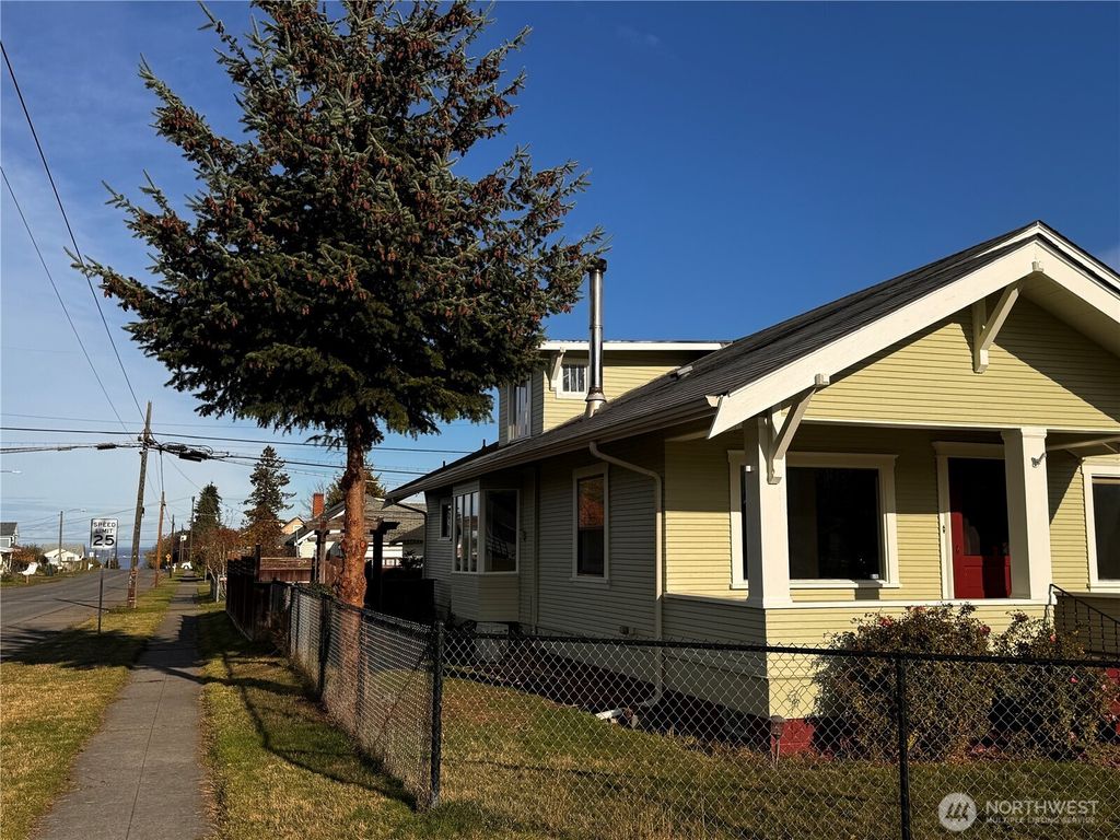 Photo of 239 W 5th Street, Port Angeles, WA 98362 (MLS # 2462762)