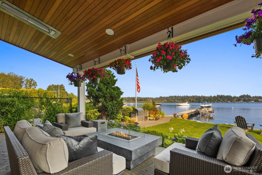 Photo of 9015 NE Juanita Lane, Kirkland, WA 98034 (MLS # 2561937)