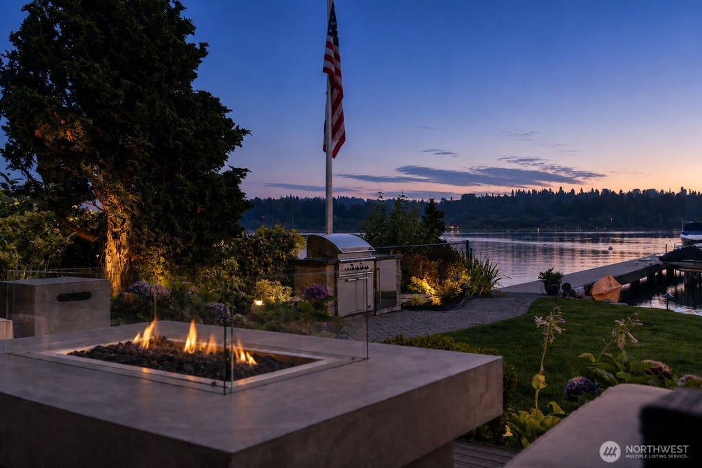 Photo of 9015 NE Juanita Lane, Kirkland, WA 98034 (MLS # 2561937)