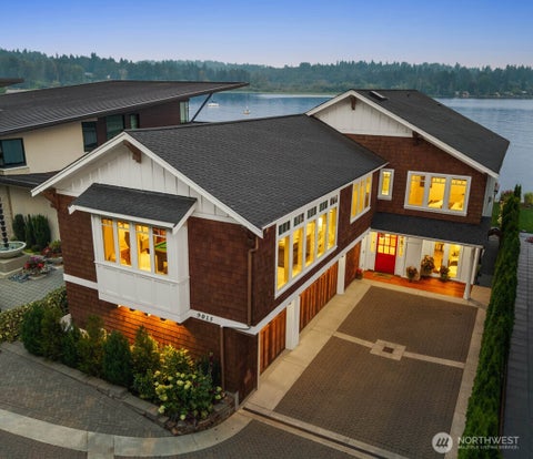 Photo of 9015 NE Juanita Lane, Kirkland, WA 98034 (MLS # 2561937)