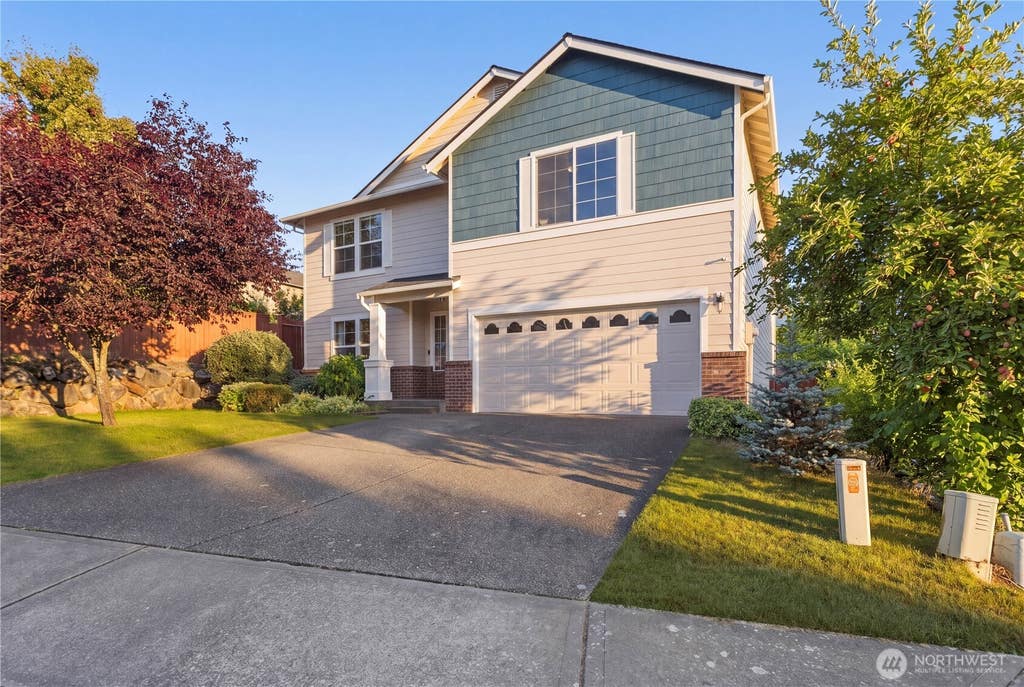 Photo of 2229 SE 2nd Court, Renton, WA 98056 (MLS # 2572981)