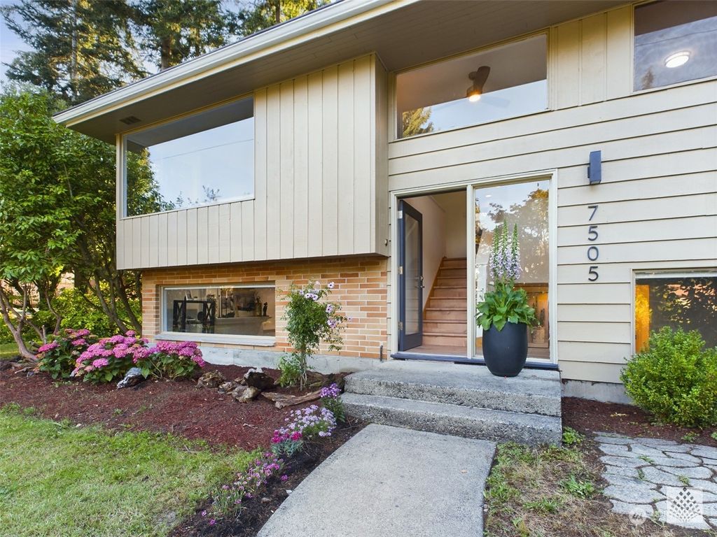 Photo of 7505 124th Ave NE Ave NE, Kirkland, WA 98033 (MLS # 2260933)