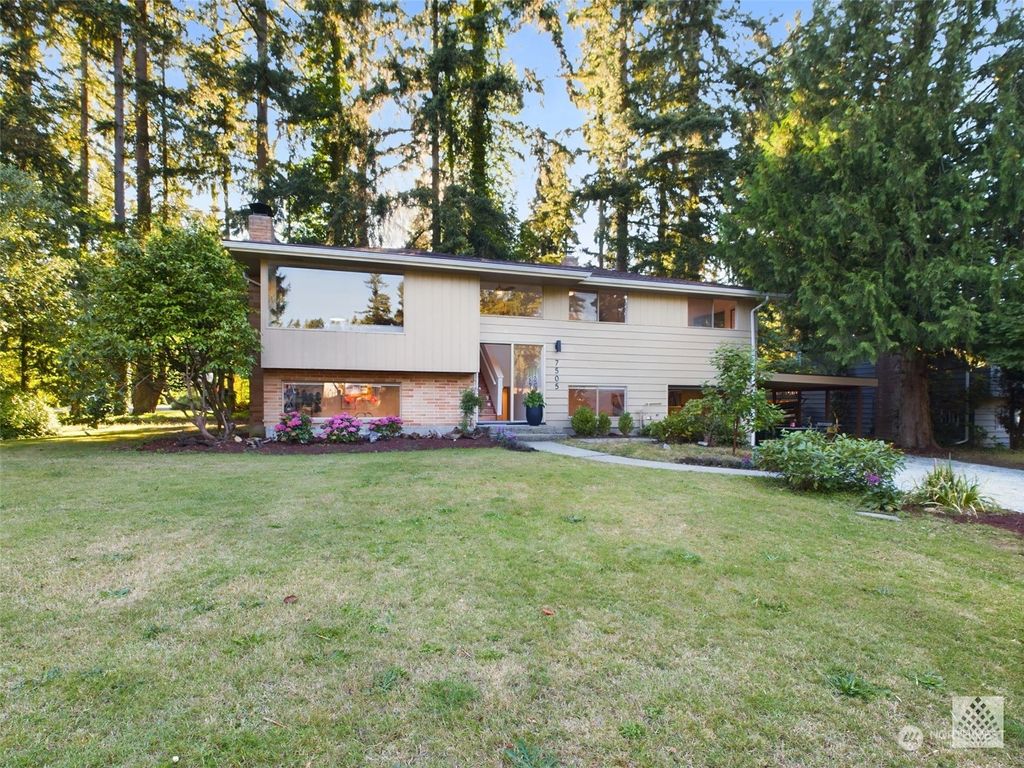 Photo of 7505 124th Ave NE Ave NE, Kirkland, WA 98033 (MLS # 2260933)