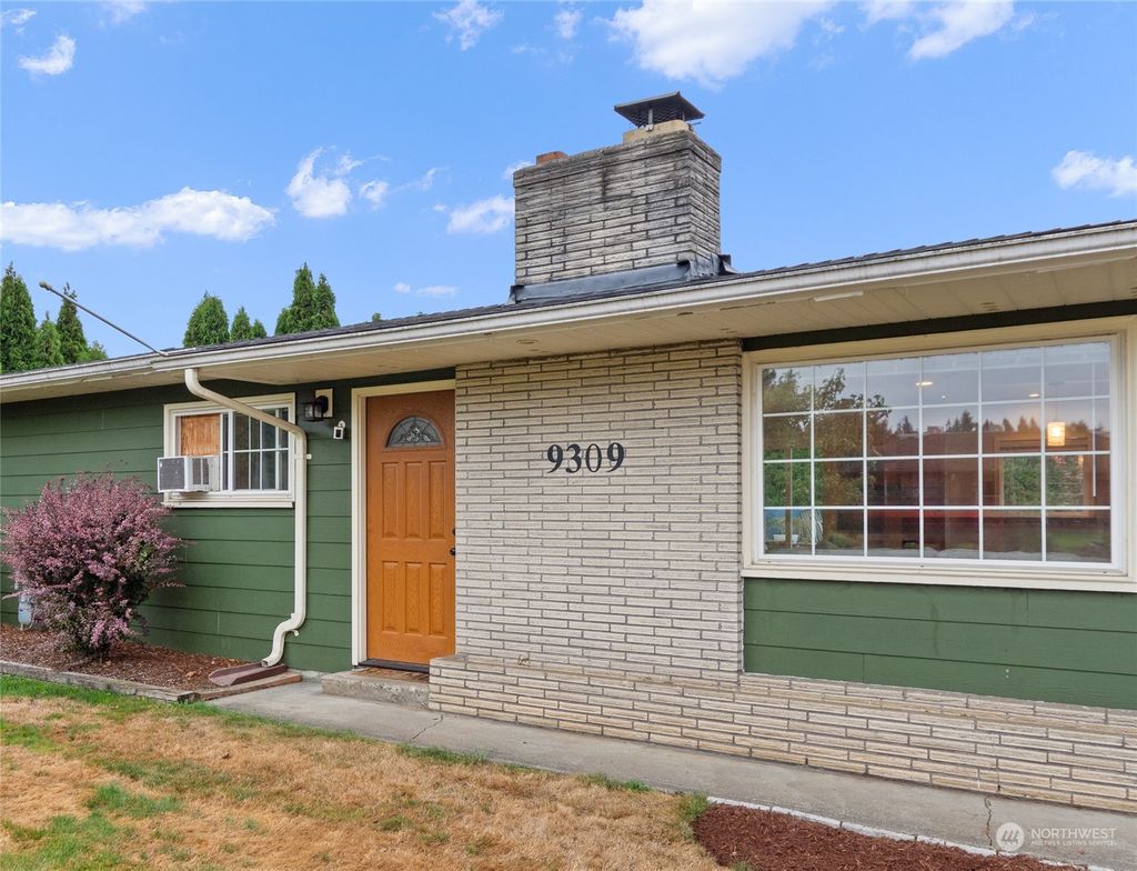 Photo of 9309 NE 44th Drive, Marysville, WA 98270 (MLS # 2156402)