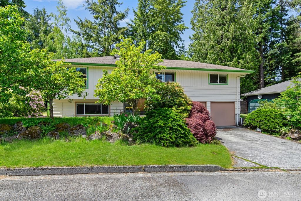 Photo of 17543 7th Avenue NE, Shoreline, WA 98155 (MLS # 2378743)