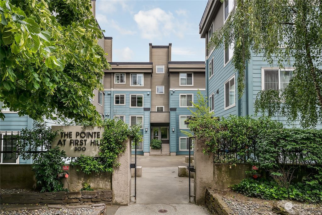 Photo of 300 10th Avenue #B209, Seattle, WA 98122 (MLS # 2250034)