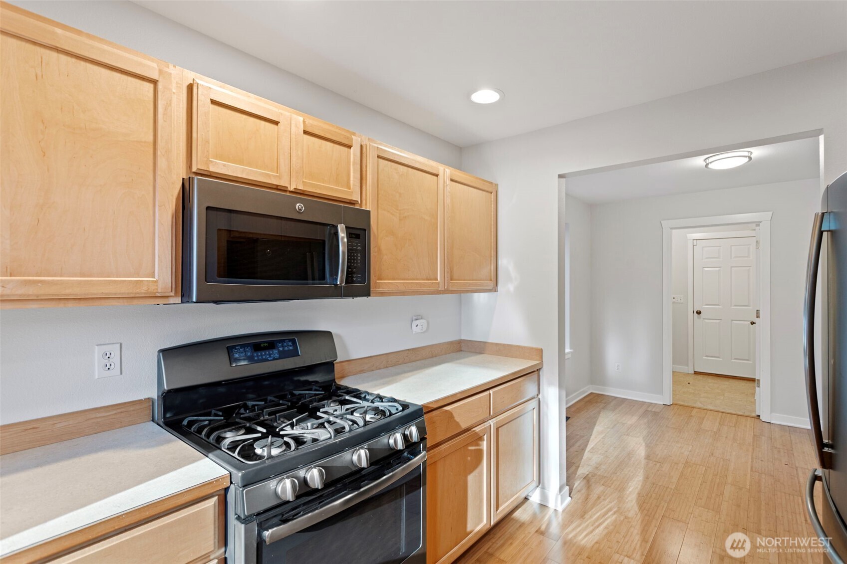 3259 Northlake Way NW