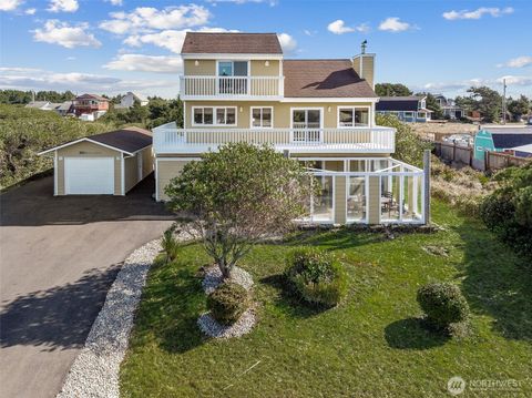 898 S Sand Dune Avenue SW Ocean Shores WA 98569