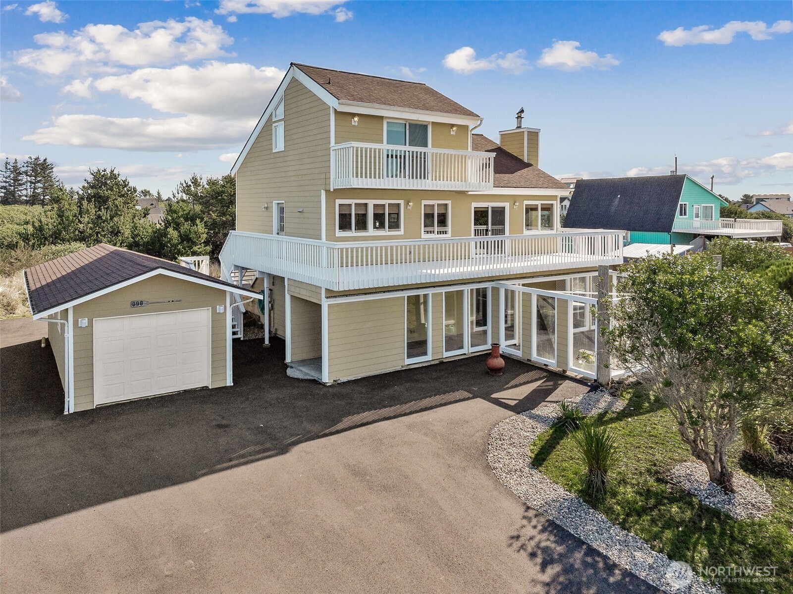 898 S Sand Dune Avenue SW