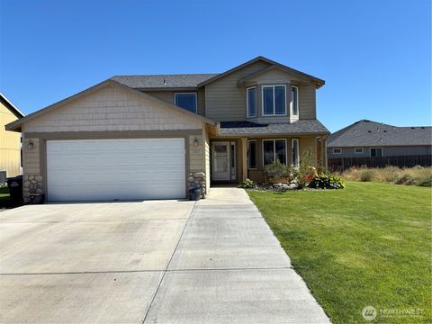 Photo of 909 W Polo Ridge Drive, Moses Lake, WA 98837 (MLS # 2419718)